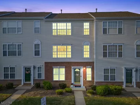 5 Kuczynski Dr, Parlin, NJ 08859