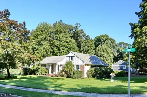 22 Brian Ct, North Haledon, NJ 07508