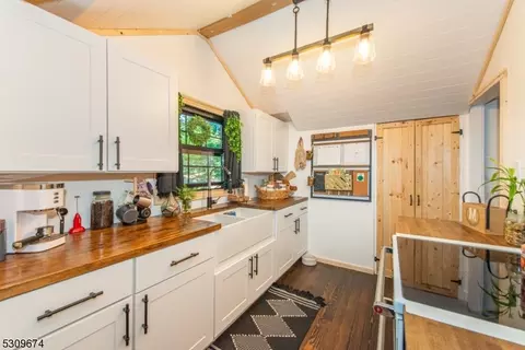 175 Glenside Trl, Sparta, NJ 07871