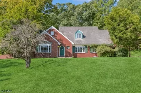 95 Redmont Rd, Watchung, NJ 07069