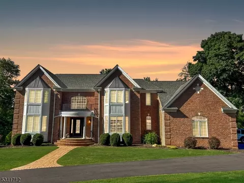 3 Walnut Way, Clinton Twp, NJ 08801