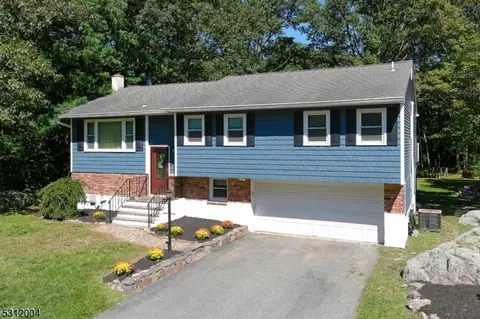 30 Schofield Rd, West Milford, NJ 07480