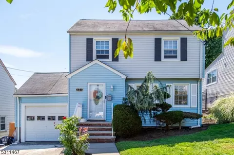 131 Crest Dr, Belleville, NJ 07109