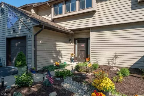 4 Sparrow Cir, Newton, NJ 07860