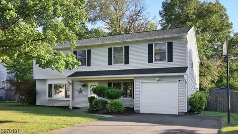 17 Pierson Dr, Hillsborough, NJ 08844