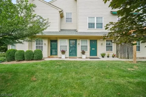 22 Cadence Ct, Morristown, NJ 07960