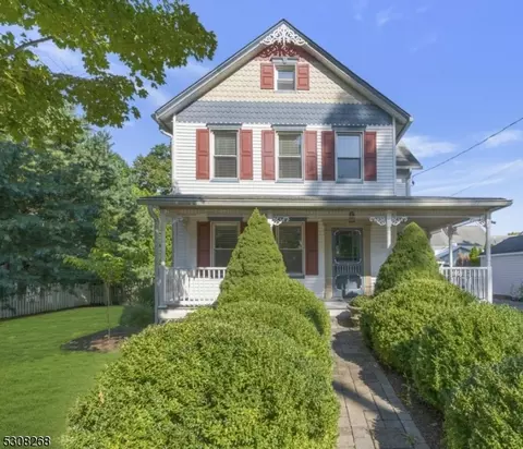 2 Overlook Ave, Gladstone, NJ 07934