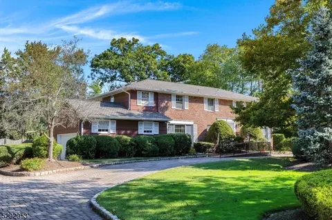 3 Goodhart Dr, Livingston, NJ 07039