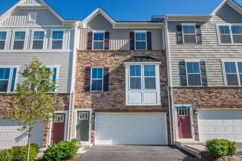52 Force Dr, Mount Olive, NJ 07828