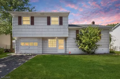56 Liberty St, Clark, NJ 07066