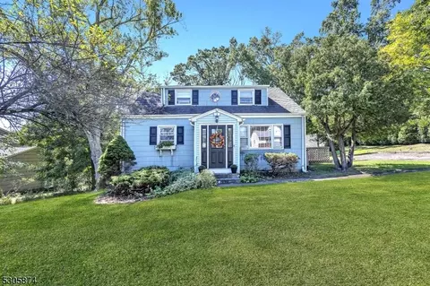 3 Linda Ln, Green Brook, NJ 08812