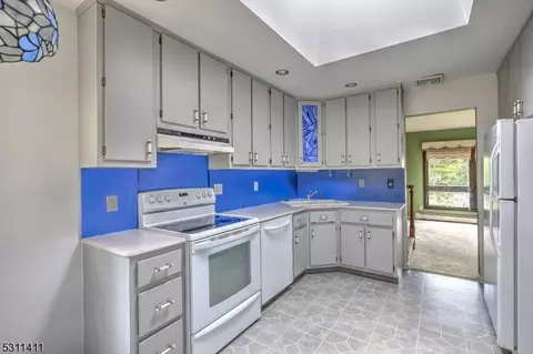11 Maple Ave, Mendham Boro, NJ 07945 photo 12