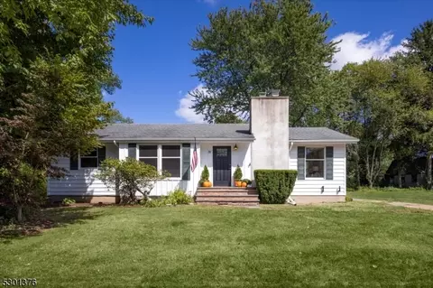 28 Oakdale Rd, Chester, NJ 07930