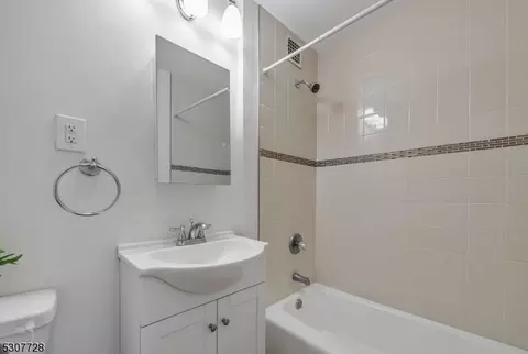 25 Grand Ave, Hackensack, NJ 07601 photo 11