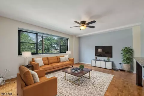 25 Grand Ave, Hackensack, NJ 07601 photo 2