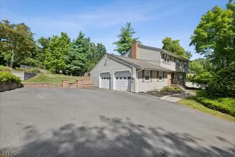 8 Rigby Ct, Wayne, NJ 07470 photo 39