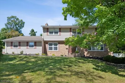 8 Rigby Ct, Wayne, NJ 07470 photo 2