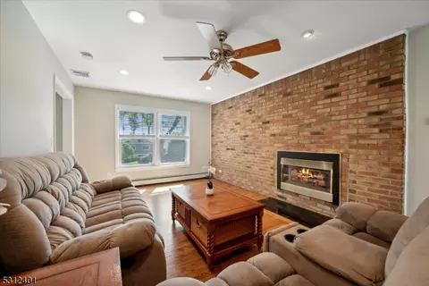 8 Rigby Ct, Wayne, NJ 07470 photo 17