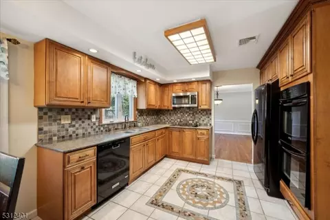 8 Rigby Ct, Wayne, NJ 07470 photo 13