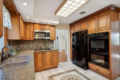 8 Rigby Ct, Wayne, NJ 07470 photo 14