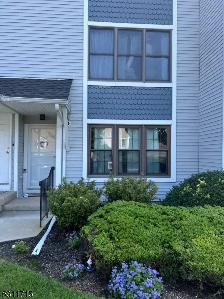 134 Heritage Ln, Hamburg, NJ 07419