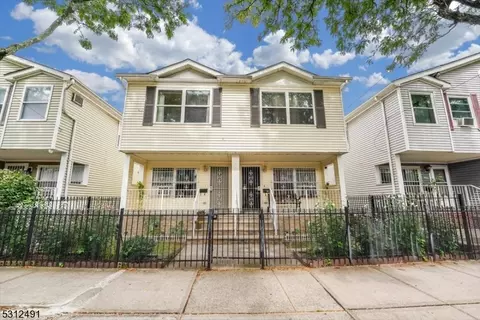369-371 Halladay St, Jersey City, NJ 07304