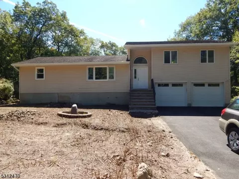 18 Elm Tree Rd, Vernon Twp, NJ 07422