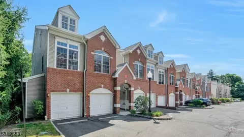 4 De Bruyle Ct, Hawthorne, NJ 07506