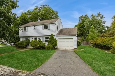 25 Baltusrol Way, Millburn Twp, NJ 07078