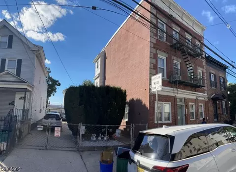 620 N 7th St, Newark, NJ 07107