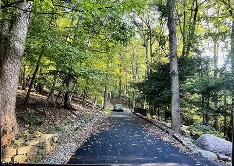36 Lenape Dr, Montville Twp, NJ 07045