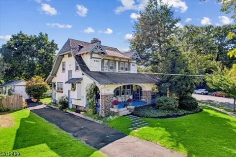 564 Wahnetah Dr, Bound Brook, NJ 08805