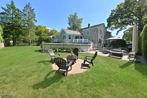 81 Arnot Pl, Paramus, NJ 07652 photo 25