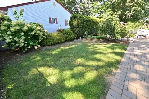 81 Arnot Pl, Paramus, NJ 07652 photo 24