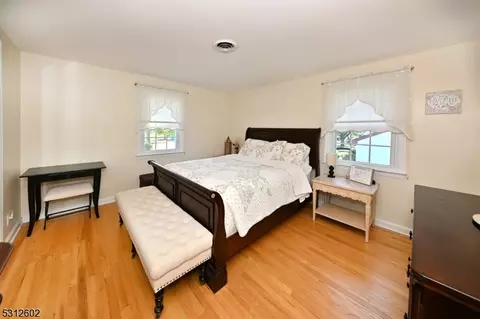 81 Arnot Pl, Paramus, NJ 07652 photo 18