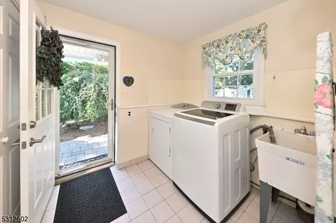 81 Arnot Pl, Paramus, NJ 07652 photo 22