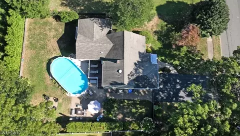 81 Arnot Pl, Paramus, NJ 07652 photo 30