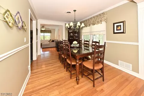 81 Arnot Pl, Paramus, NJ 07652 photo 7
