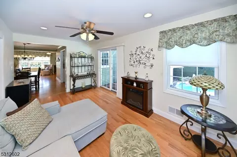 81 Arnot Pl, Paramus, NJ 07652 photo 11