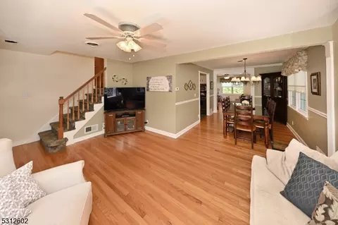 81 Arnot Pl, Paramus, NJ 07652 photo 6