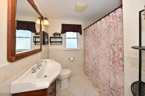 81 Arnot Pl, Paramus, NJ 07652 photo 19