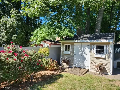 81 Arnot Pl, Paramus, NJ 07652 photo 33