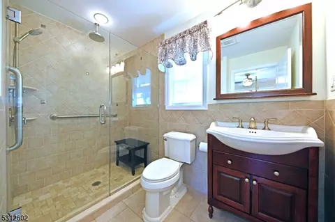 81 Arnot Pl, Paramus, NJ 07652 photo 16