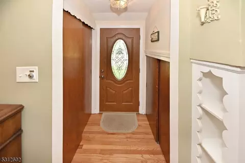 81 Arnot Pl, Paramus, NJ 07652 photo 4