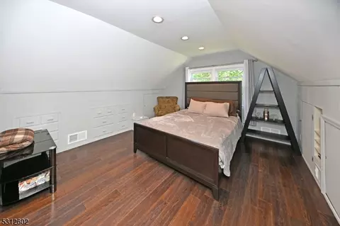 81 Arnot Pl, Paramus, NJ 07652 photo 20