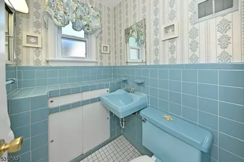 81 Arnot Pl, Paramus, NJ 07652 photo 23