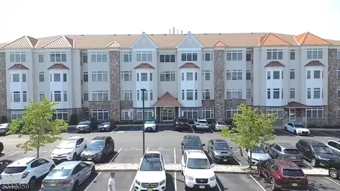 102 Elizabeth Ave #112, Linden, NJ 07036