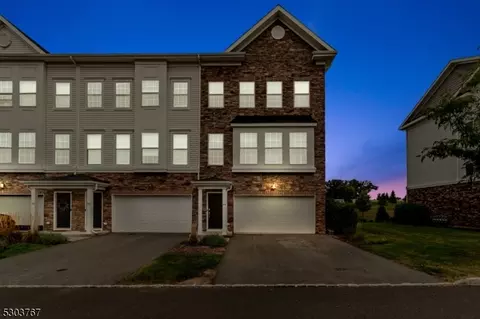 44 Colgate Dr, Morristown, NJ 07960