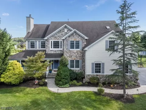 19 Everitts Rd, Raritan Twp, NJ 08551