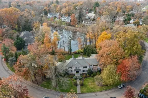 45 Woodmere Dr, Summit, NJ 07901